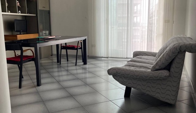 Bright and comfortable apartment well connected, not far from the center