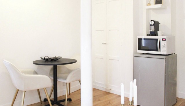 Bright and comfortable Near Bercy