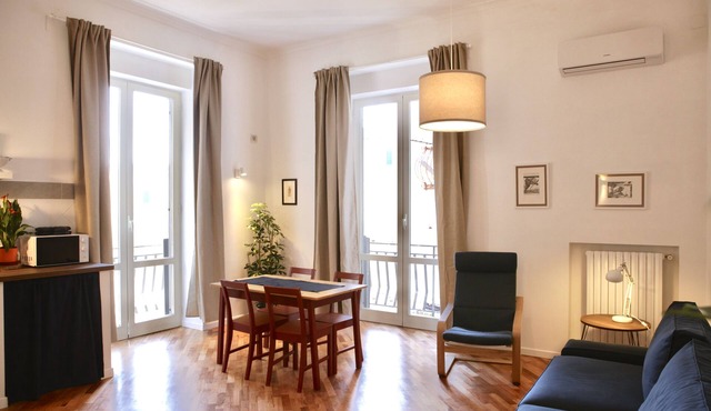 Bright and confortable apartment in the center of the liveliest part of the city
