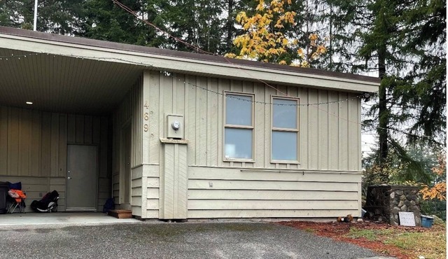 Bright and Cozy cabin. Gold River. Perfect for single person or couple.
