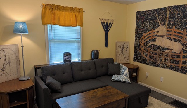Bright and Fun Bungalow Prefect for your Bloomington Stay