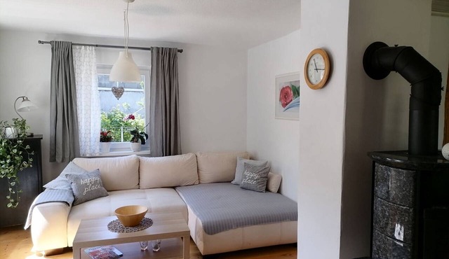 Bright and light-flooded apartment (80sqm) for 5 people with fireplace