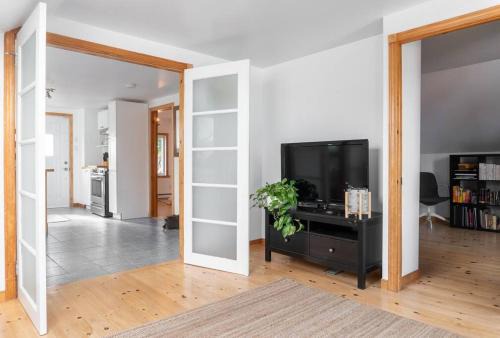 Bright and Lofty 2BR in Gatineau