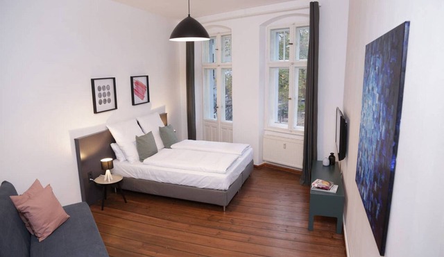 Bright and modern 2-room apartment in Prenzlauer Berg (3)