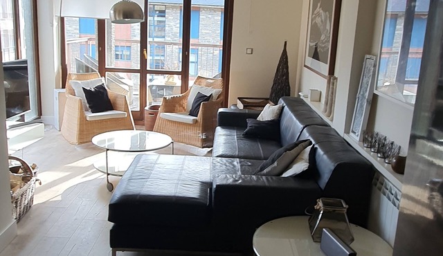 Bright and modern, 3 bed 2 bath, pool, terraces and great views. WIFI