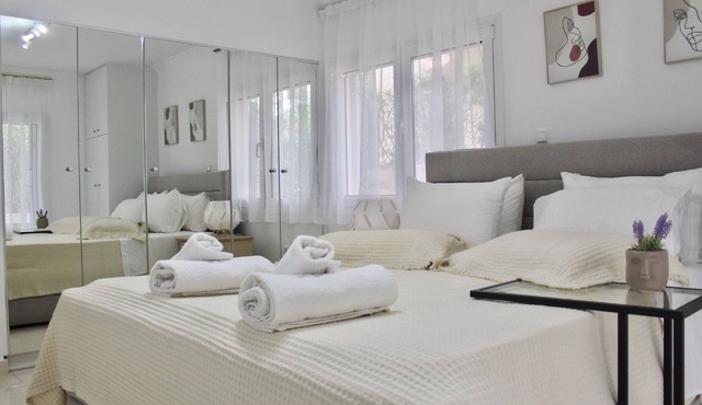 Bright and Peaceful Apartment near Varkiza beach