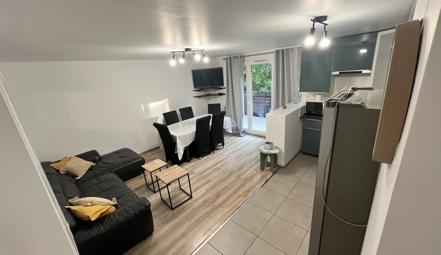 Bright and Spacious 3-Bedroom Apartment - Direct Access to Central Paris