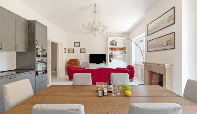 Bright and Spacious 5BR Apartment in Pariol