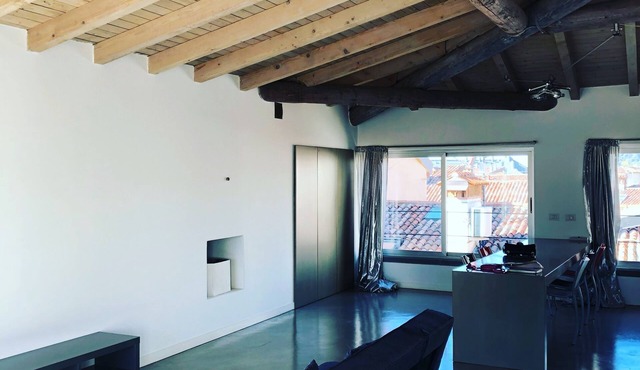Bright and spacious apartment in central area