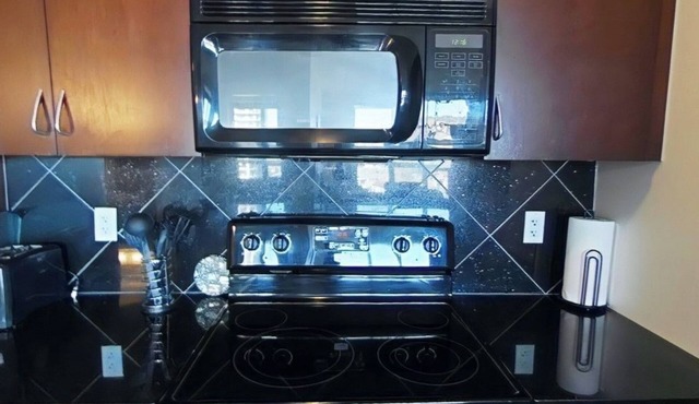 Bright and spacious two bedroom to bathroom condo at London at Heritage