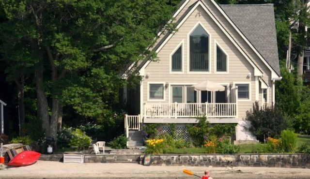 Bright and Sunny Direct Waterfront with Private Sandy Beach -