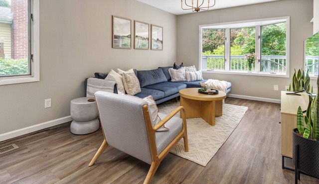 Bright and tranquil north fork coastal oasis - 2 mins walk to beach!