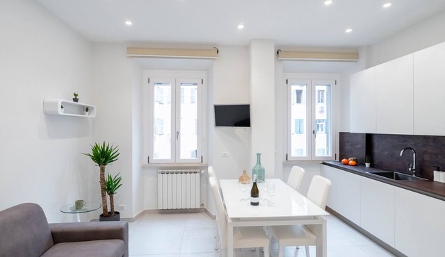 Bright and welcoming two bedrooms apartment a stone's throw from the Colosseum