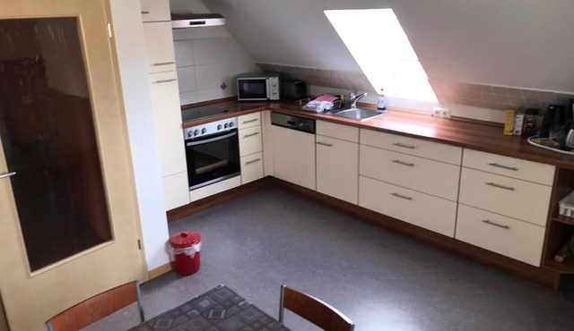 Bright apartment with spacious eat-in kitchen and free WiFi