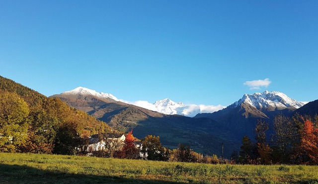 Bright apartment in a typical Aosta Valley house. Panoramic area near Aosta