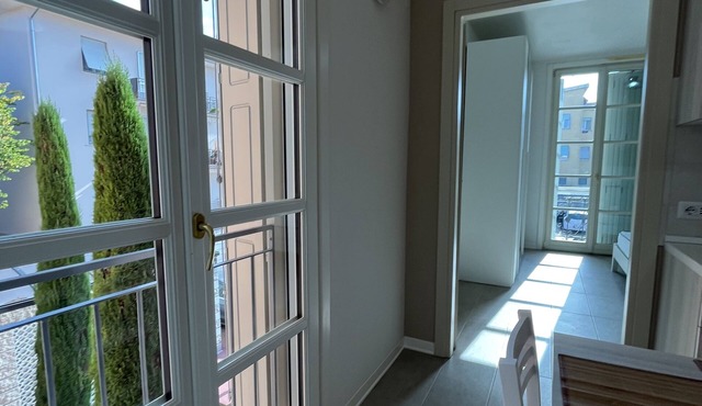 Bright apartment 10