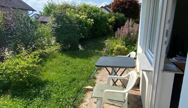 Bright apartment with garden in quiet wine village