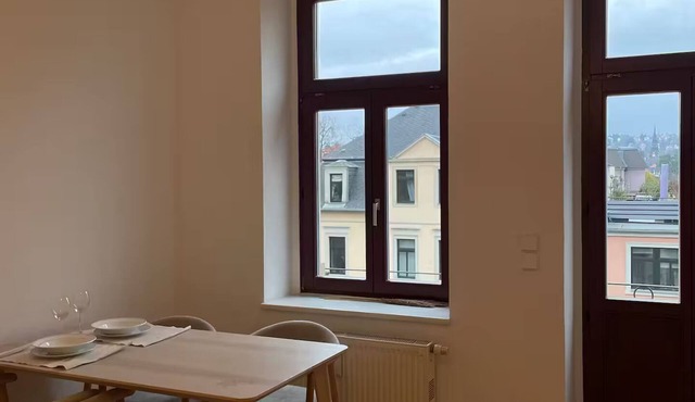 Bright apartment with balcony & close to the Elbe cycle path with bicycle cellar