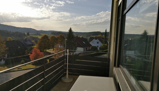 Bright apartment with south-facing balcony, WiFi, swimming pool
