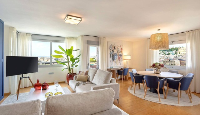 Bright Apartment with parking in Granada. Gongora