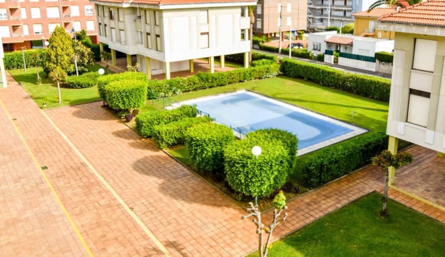 Bright apartment with swimming pool