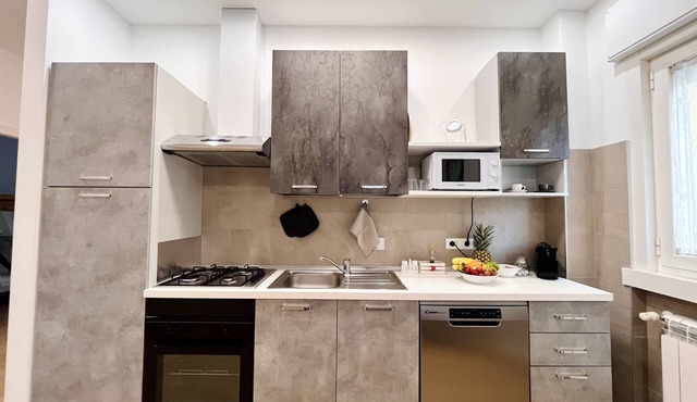 BRIGHT APARTMENT WITH PRIVATE PARKING