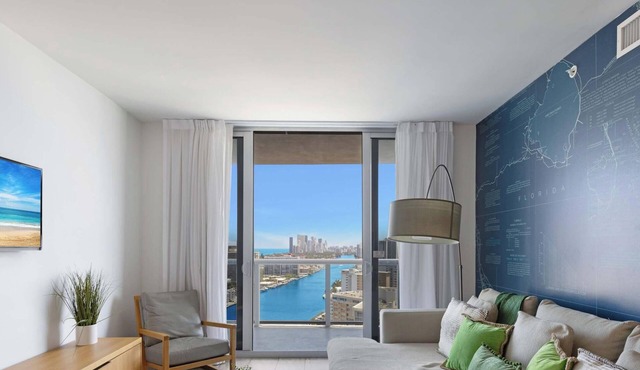 Bright Apt, Sunset View | Balcony & Beach Shuttle