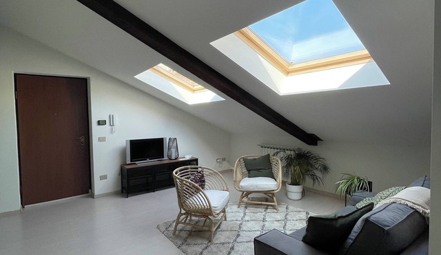 Bright attic apartment with balcony in the center of Asti