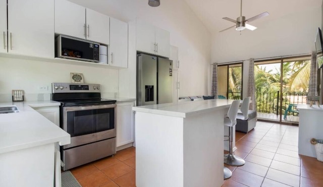 Bright & Beautiful 2 Bed, 2 Bath condo w King Bed, AC & 7 pools-Coco Beach, CR