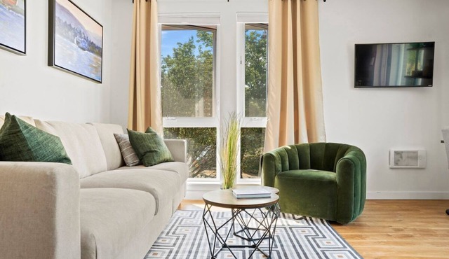 Bright Capitol Hill Condo | Great Location & Views