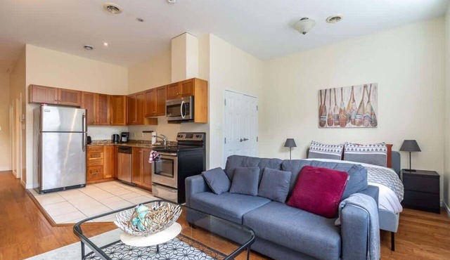 Bright & Charming Loft with AC