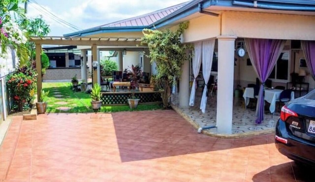 Bright, Cheerful & Dreamy Stay in a Central Location