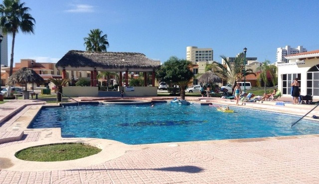 Bright, Cheerful, Family-Friendly, Secure Vacation Home 10 Min Walk To The Beach