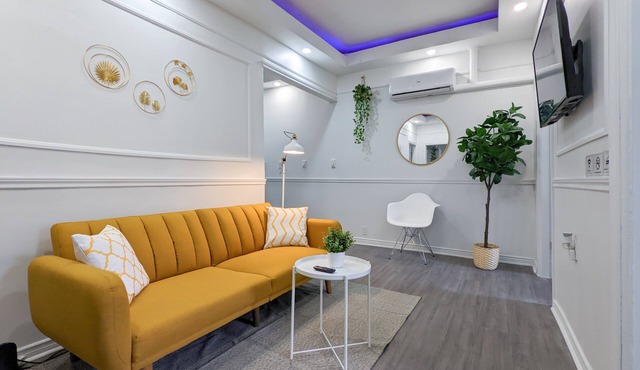 Bright & colorful downtown gem with free parking
