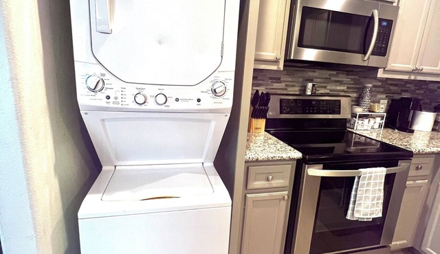 Bright & Comfortable 2BR Near Downtown Houston