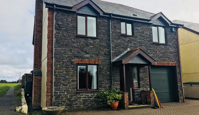 Bright, Comfortable Family House Perfectly Situated For Costal And Inland Visits