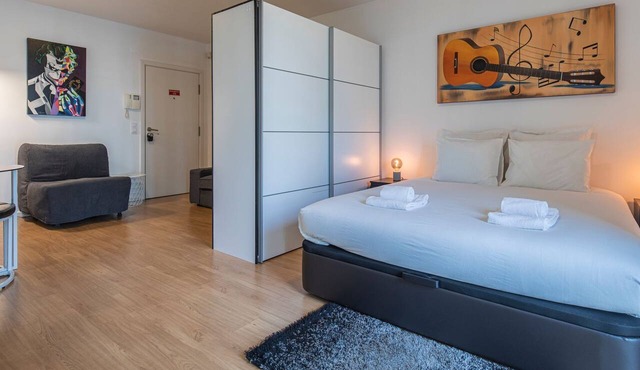 Bright & Comfy Flat in Lisbon by LovelyStay