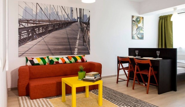 Bright Comfy Flat with a beautiful view | steps away from metro & amenities |