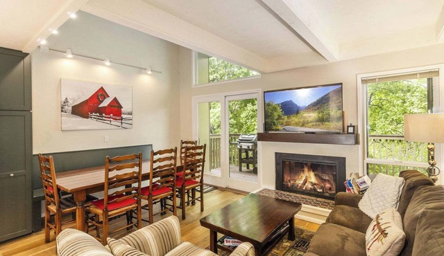 Bright condo + garage! Steps to Elkhorn Village amenities!
