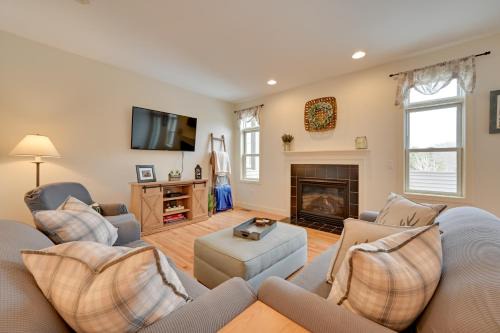 Bright Condo w/Community Perks: Near Ski Quechee!