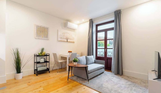 Bright & Cozy Flat w/Balcony by Host Wise