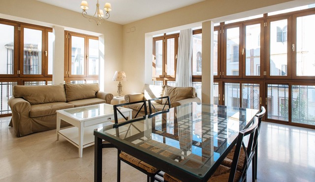 Bright & Cozy Parking Option- Sevilla City Center 10