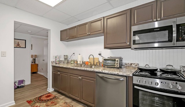 Bright & Efficient Apartment for Extended Stays!