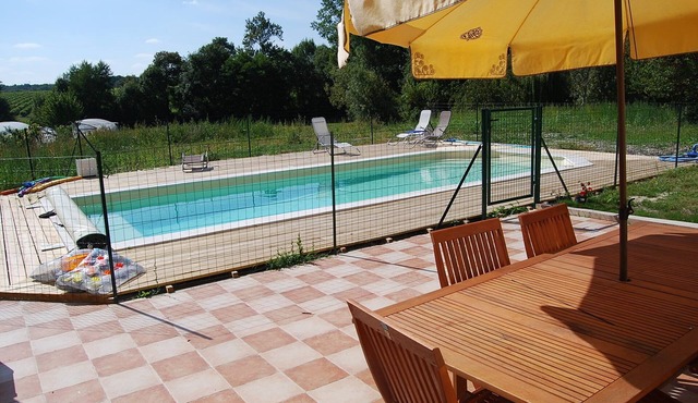 Bright Beautiful Charentaise house, well decorated and quiet, 10 mns from Jonzac
