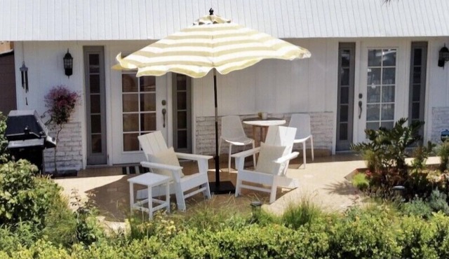 Bright Fresh Cottage.Walk to Bay & 2nd Street!
