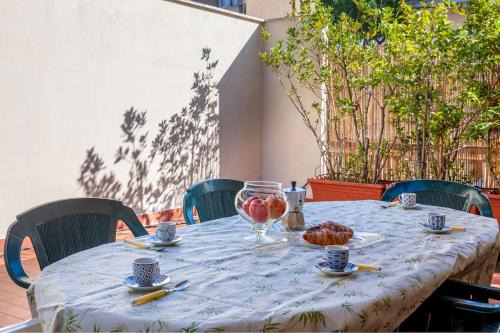 Bright home with large terrace, near Florence
