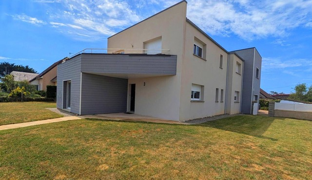 Bright house 200m from beach with garden and terrace