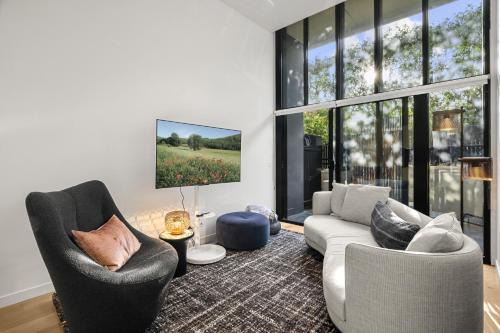 Bright Inner-North Stay with Pool Access
