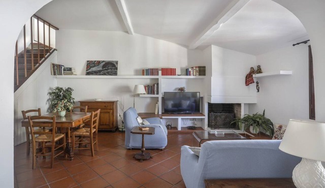 Bright Last-Floor Apartment with Terrace