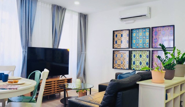 Bright Lisbon Duplex Parking Walk to Chiado